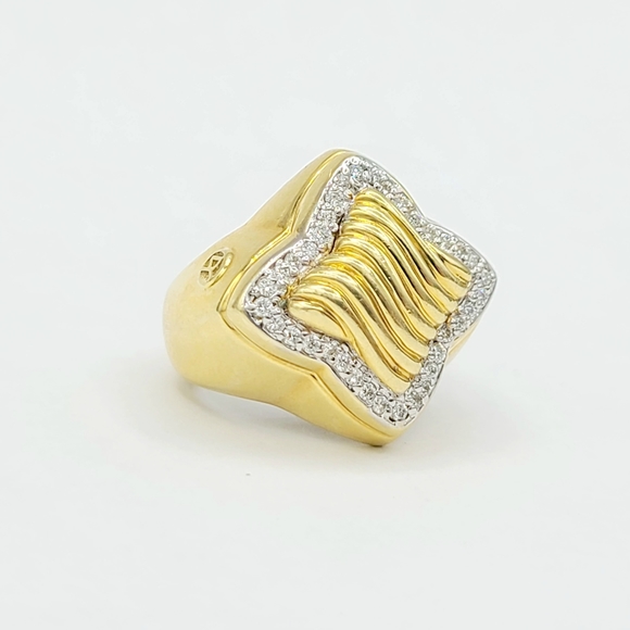 David Yurman Quatrefoil Sculpted Ring With Diamonds in 18k Gold - Picture 3 of 15